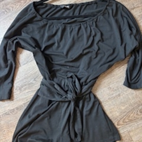 Off-Shoulder Black Romper - Picture 3 of 4